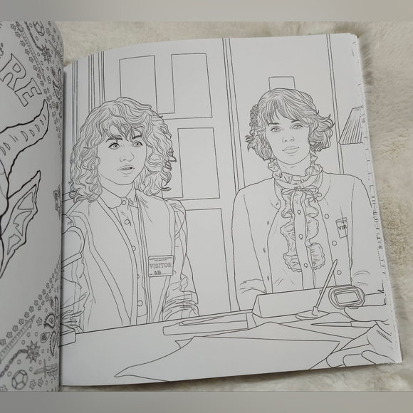 Stranger Things: The Official Coloring Book, Season 4. New. - Picture 8 of 16
